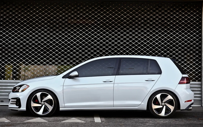 Volkswagen Golf cena 79900 przebieg: 70000, rok produkcji 2019 z Suchedniów małe 67